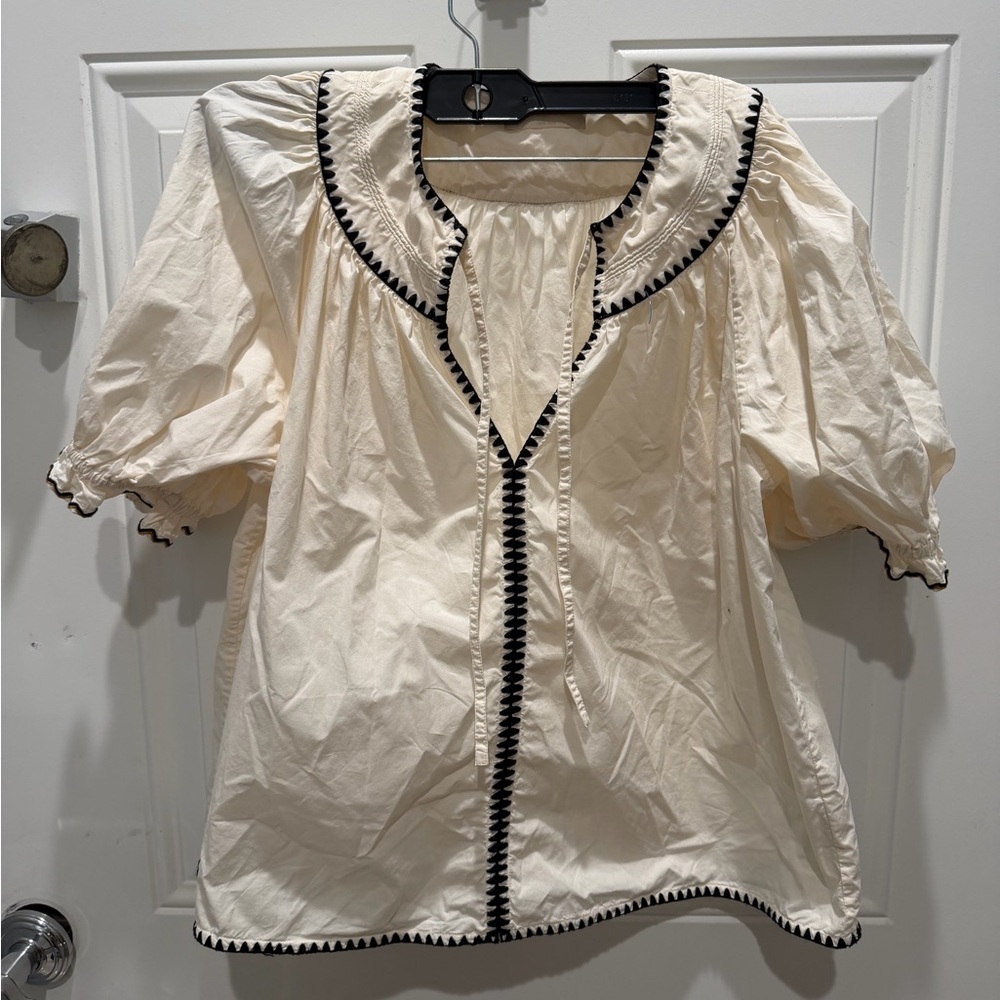 Ulla Johnson Ruby Top in ivory water-washed poplin with black trim. - Picture 2 of 5